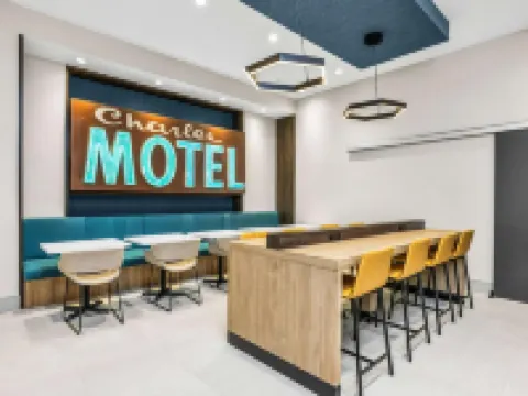 La Quinta Inn & Suites by Wyndham San Jose Airport-Downtown サンノゼのホテル