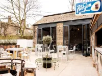 Half Moon Hotels near Dulwich