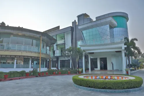 Hotel Drona Palace