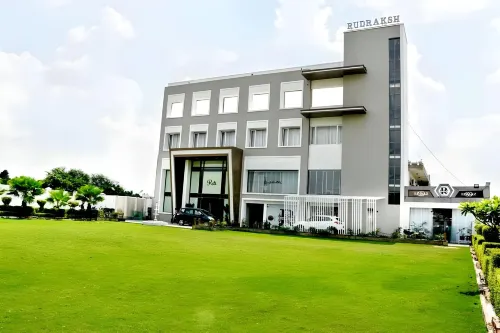 Rudraksh Resort and Hotel Hotel di Rewari