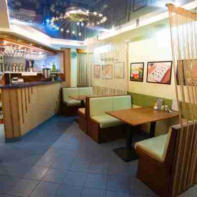 Suite Hotel Dining/Meeting Rooms