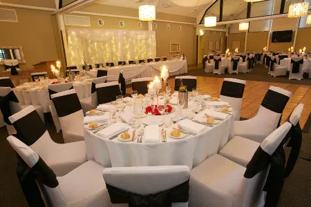 Caves Coastal Bar & Bungalows Отели в г. Маннеринг Парк