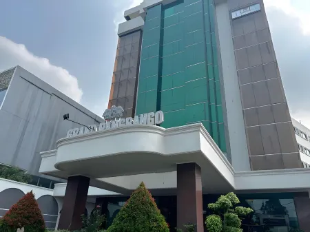 Grand Pangrango Отели рядом с достопримечательностью «Ecodome Bogor Botanical Gardens»