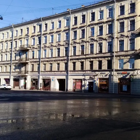 Grand Lion (Гранд Лион) Отели рядом с достопримечательностью «Государственный Музей Эрмитаж»