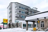 Super 8 by Wyndham Niagara Falls by the Falls Hotels in 