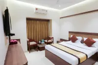 Hotel Laxmibai Palace- Only 300 Miter from Sai Baba Temple!!!! - 2-stjärniga