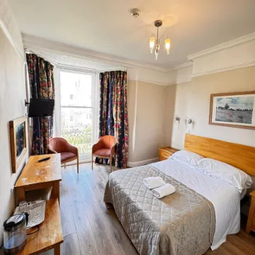 Ambassador Hotel Hotels near Beacon Hill Local Nature Reserve