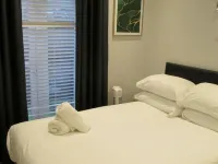 Rooms at the Ritz Complex Các khách sạn ở Kettering