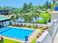 Sky Sea-Arugambay - Swimmingpools
