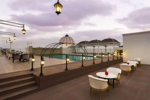 Ramada Plaza by Wyndham Chandigarh Zirakpur - piscina