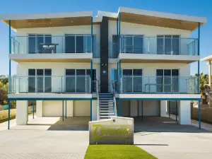 Oceans Waves - Luxury Apartment with ocean views