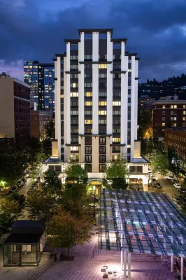 The Paramount Hotel Portland Hoteles cerca de KOIN Building