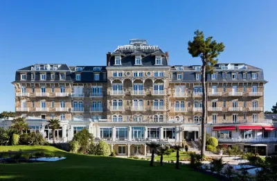 Hôtel Barrière le Royal la Baule Hotels near De la Vague a l'Art