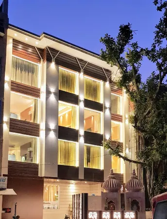 JRD Pride-Business Hotel Отели рядом со станцией Moolchand