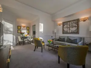 คอลิงแฮม เซอร์วิส อพาร์ทเม้นท์