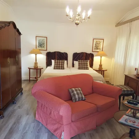 Sherwood's Country House