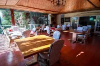 Altes Landhaus Country Lodge - parking
