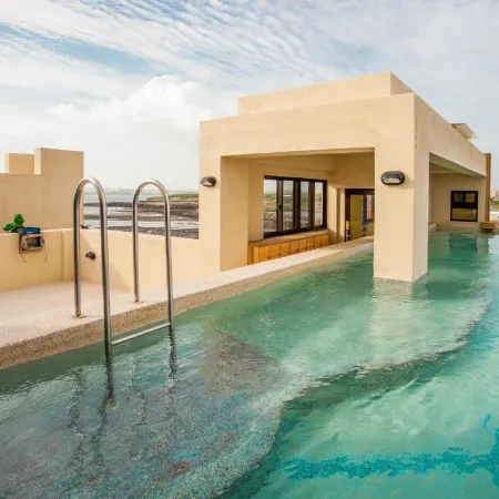 Oasis Hotel
