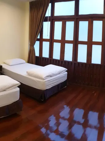 ห้องสแตนดาร์ด เตียงเดี่ยว 2 เตียง (ห้องน้ำรวม)