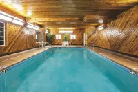 La Quinta Inn & Suites by Wyndham Bakersfield North - Pools