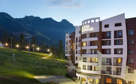 Life Balance Hotel Rosa Springs (Лайф Бэланс Роза Спрингс) Отели рядом с достопримечательностью «Roza Khutor  Train Station»