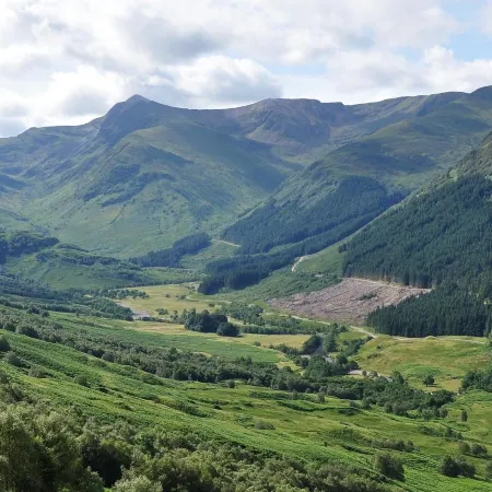 Glenlochy Nevis Bridge Apartments Отели в г. Форт-Уильям