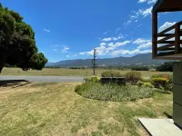 Mountain Creek Motel Bar & Restaurant - Mountain view