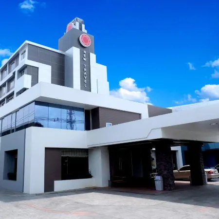 New Travel Lodge Hotel Отели рядом с достопримечательностью «Храм Ват Пхай Лом»