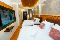 Rockfort Hotel - parking