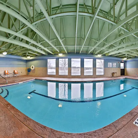 Holiday Inn Express ROCHESTER - UNIVERSITY AREA by IHG Отели рядом с достопримечательностью «Планетарий Страсенбург»
