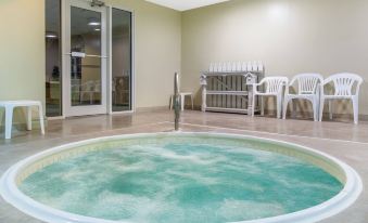 Super 8 by Wyndham Carthage