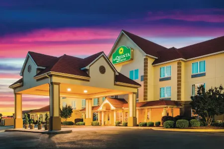 La Quinta Inn & Suites by Wyndham Russellville Отели в г. Бейлисс Тауншип