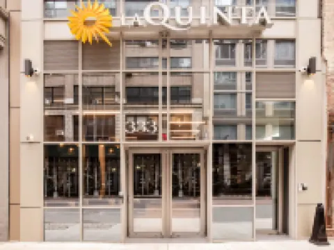 La Quinta Inn & Suites by Wyndham Times Square South Hotels near Ripley's Believe It or Not! Times Square