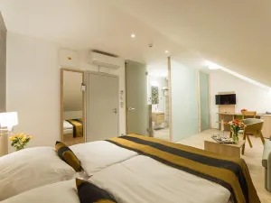 Garni Hotel Castle Bridge