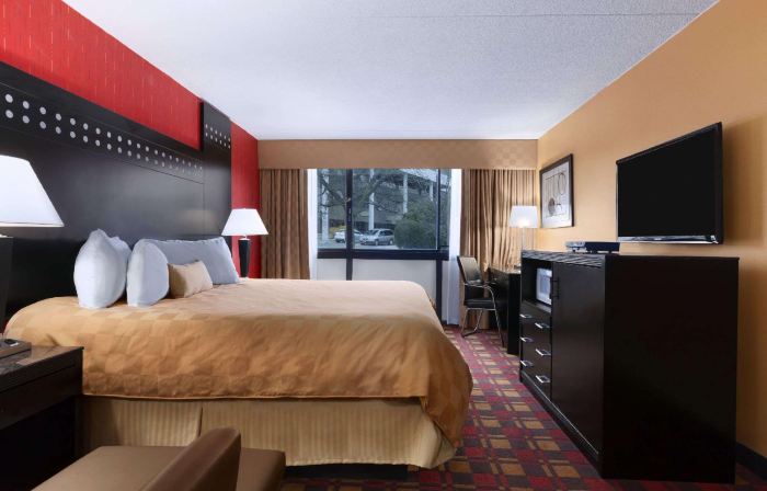Ramada by Wyndham Rochelle Park Near Paramus