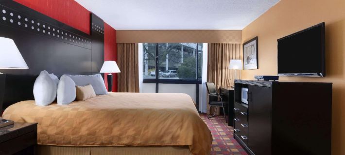 Ramada by Wyndham Rochelle Park Near Paramus Hotels in Bergen County