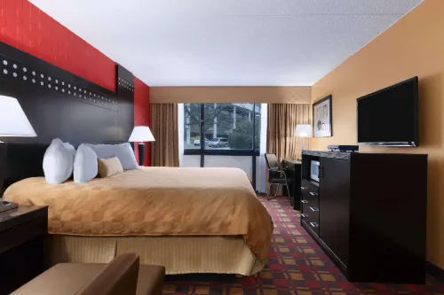 Ramada by Wyndham Rochelle Park Near Paramus Hotels in Saddle Brook