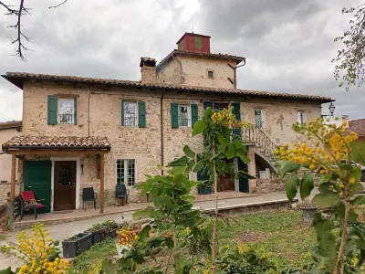 卡莫拉尼奧卡住宿加早餐旅館 Il Castello di Montecuccolo附近的飯店