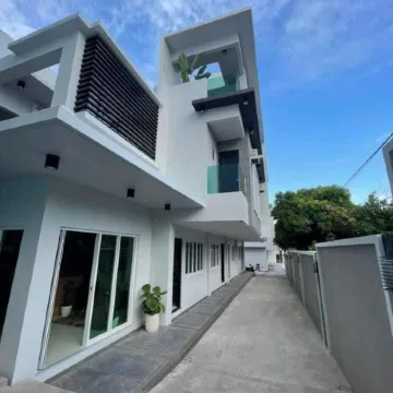 J Spazio Apartelle and Cafe