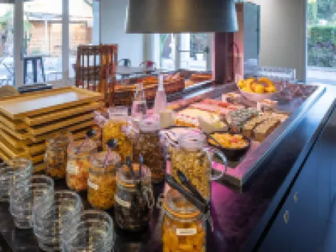 นออแมย์สอาร์เลส โรงแรมในอาร์ล