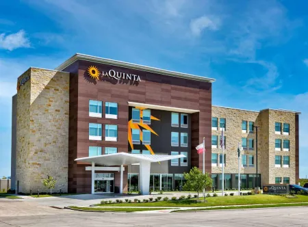 La Quinta Inn & Suites by Wyndham Terrell Отели в г. Террелл