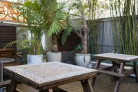 London Plane Backpackers