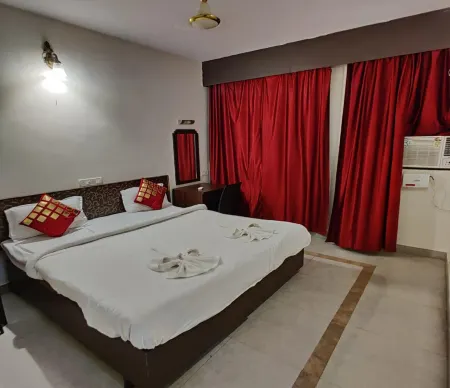 Hotel Colva Plaza Отели в г. Малгао