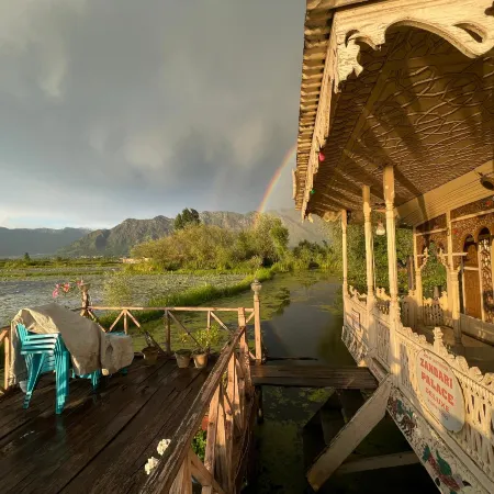 Houseboat Zaindari Palace