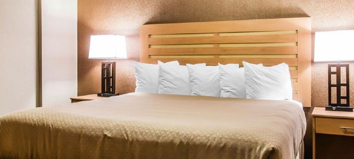 Quality Inn & Suites Warren - Detroit Hotels in Macomb County