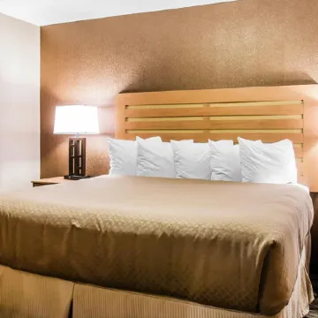 Quality Inn & Suites Warren - Detroit