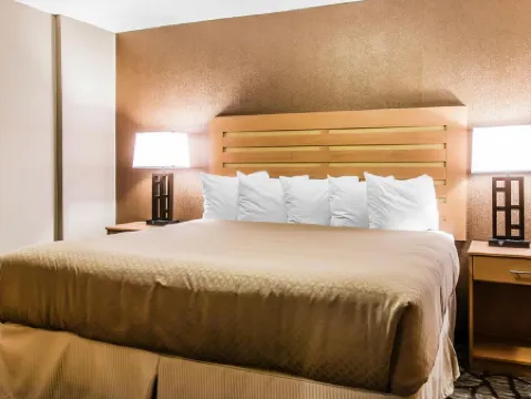 Quality Inn & Suites Warren - Detroit