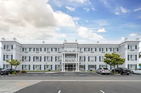 Best Western Salinas Monterey Hotel Отели рядом с достопримечательностью «Салинас»