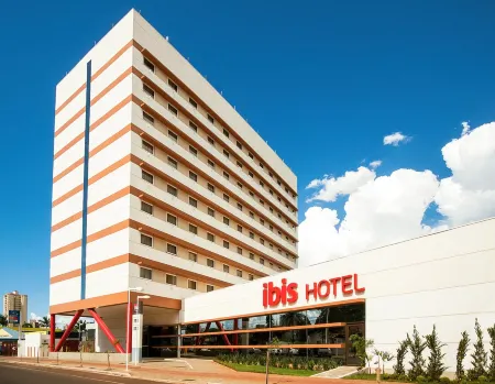 Ibis Foz Do Iguaçu Отели рядом с достопримечательностью «Igreja São Paulo Apóstolo»