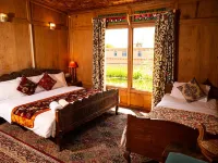 Golden Flower Heritage Houseboat Hotels in Srinagar